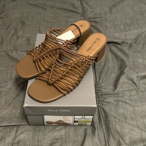 NWT Women’s Falls Creek sandals “Brie” size 11 NIB